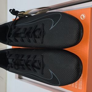 Nike Mercurial - Soccer Cleats - VAPOR 16 CLUB FG-MG - Size 9.5